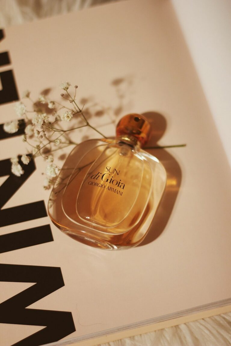 Notes of Fig & Cedar: The Subtle Elegance of Clean Fragrance Layering