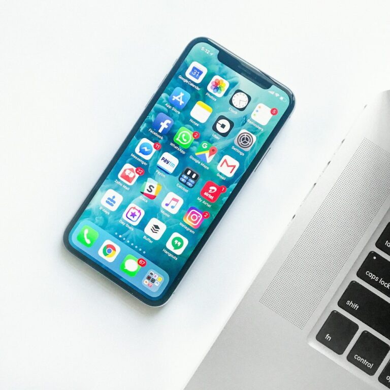 Greyscale OS: How Stripping Saturation from Your Phone Reclaims 2 Hours Daily