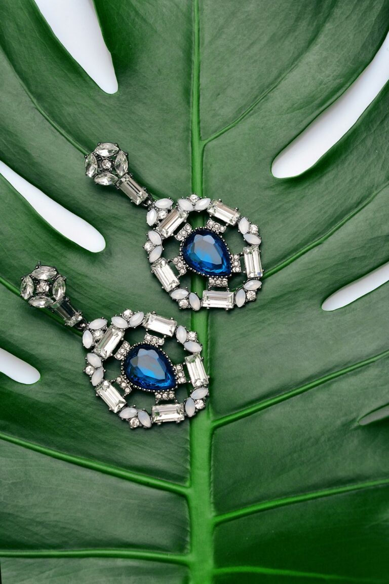 Molten Form: The Quiet Resurgence of Hand-Forged Silver & Sculptural Jewelry
